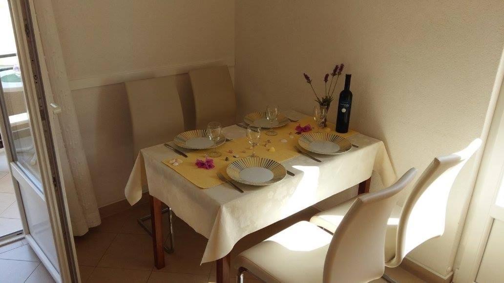Apartmani Kontic Baska Voda Bagian luar foto