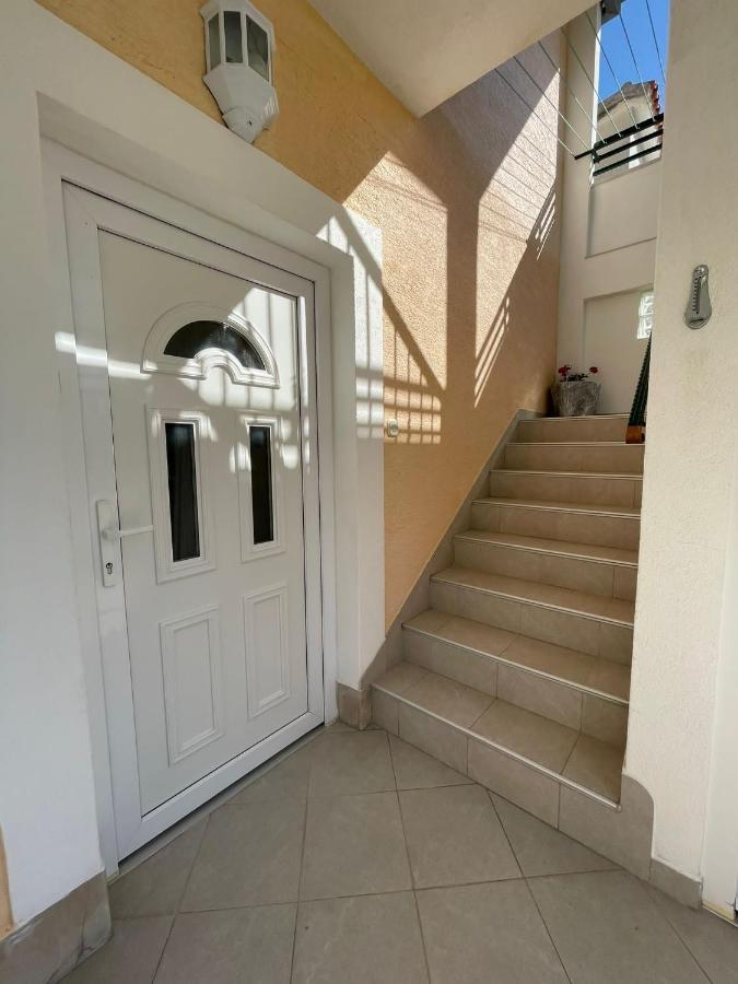 Apartmani Kontic Baska Voda Bagian luar foto